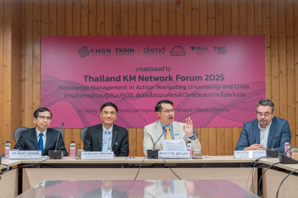 LINE_ALBUM_tkmn press conference_251001_40.jpg